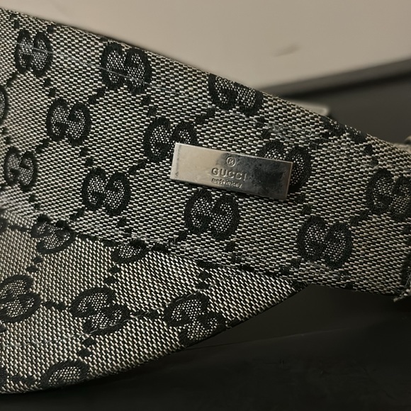 Used authentic Gucci visor had it for a long time and wore it a little over time - Picture 2 of 3